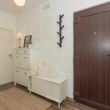 شقة Apartman Baldekin