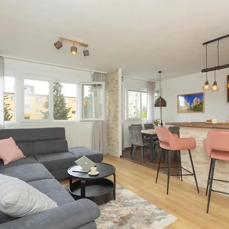 Apartman Baldekin * شيبينيك