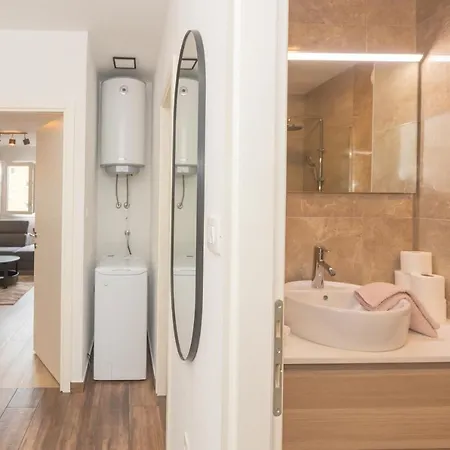 Apartman Baldekin شقة شيبينيك