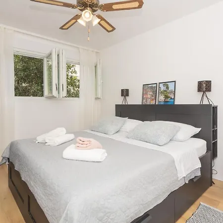 Apartman Baldekin شقة شيبينيك